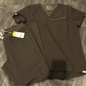 Figs Limited Edition Set in Black